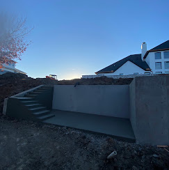 Concrete steps integrated into pool deck area